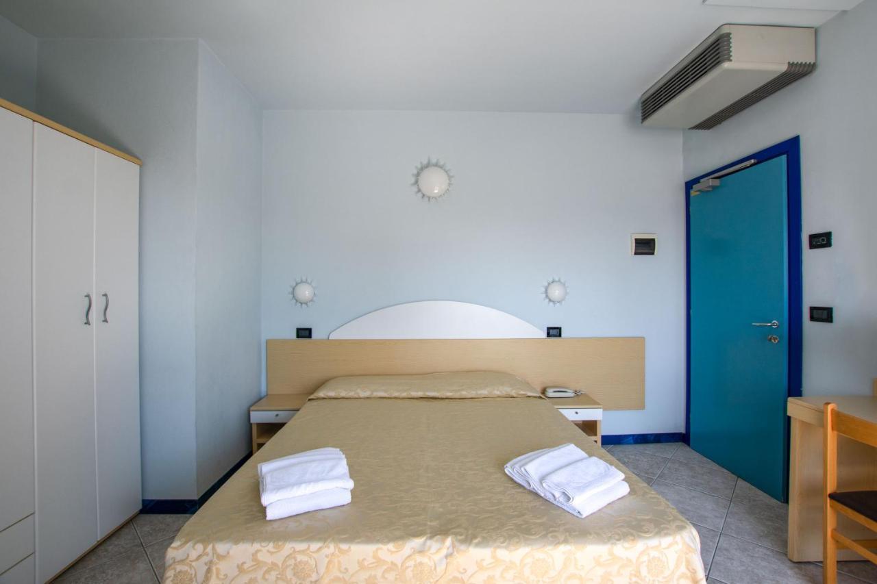 Hotel Bristol - A 30 Mt Dalla Spiaggia 미사노아드리아티코 외부 사진