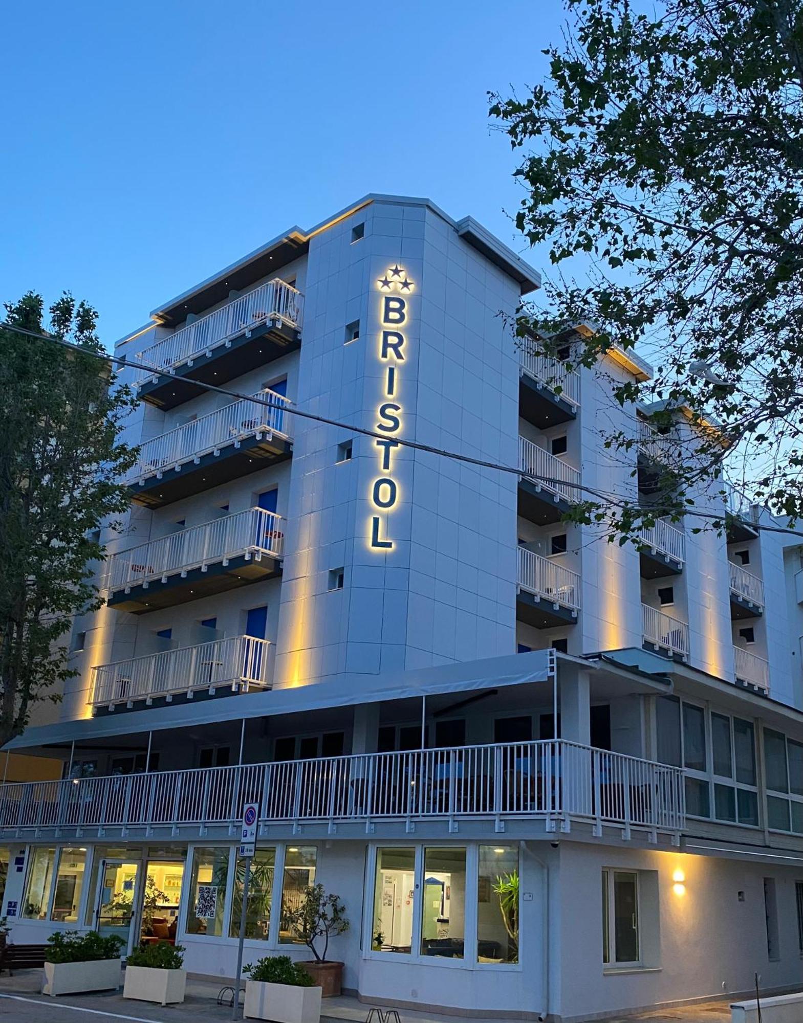 Hotel Bristol - A 30 Mt Dalla Spiaggia 미사노아드리아티코 외부 사진