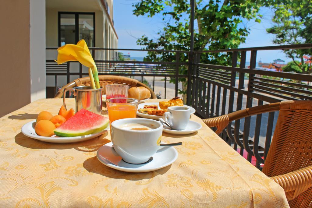 Hotel Bristol - A 30 Mt Dalla Spiaggia 미사노아드리아티코 외부 사진